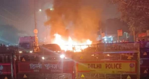 दिल्ली लाल किला धमाका: ऐतिहासिक स्थल के पास कार में भीषण विस्फोट, इलाके में मची अफरातफरी लाल किला कार विस्फोट