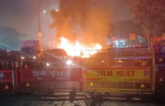 दिल्ली लाल किला धमाका: ऐतिहासिक स्थल के पास कार में भीषण विस्फोट, इलाके में मची अफरातफरी लाल किला कार विस्फोट