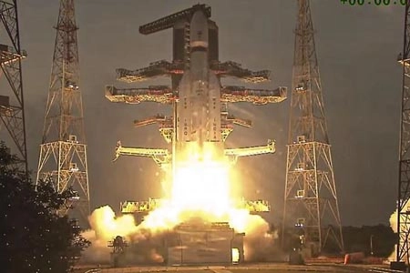 ISRO ने लॉन्च किया अब तक का सबसे भारी संचार उपग्रह GSAT-7R, नौसेना को मिलेगी नई ताकत ISRO GSAT-7R launch
